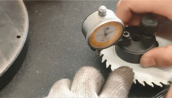 TORSEL Fachmaschine zur Schärfung von Sägeblättern / CNC-Maschine zur Schleifmaschine für Sägeblätter
